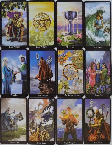 Cartas de tarot ilustradas sobre uma mesa, tema do Tarot das Bruxas