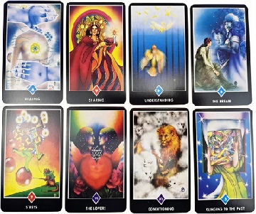 Cartas do Tarot Zen de Osho sobre uma mesa, com ilustra&ccedil;&otilde;es coloridas e contempor&acirc;neas