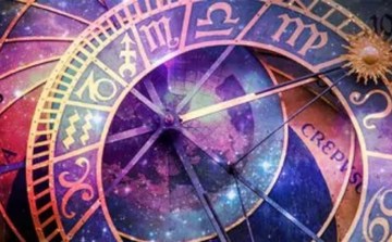 Mapa astral circular com os doze signos, os planetas e as casas, desenhado sobre um fundo azul-escuro
