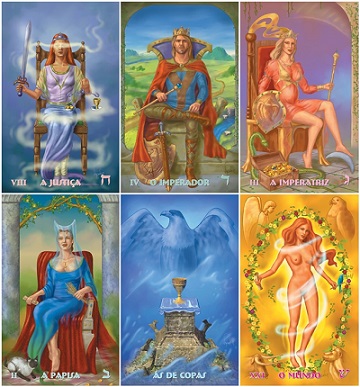 Cartas de tarot com s&iacute;mbolos da natureza sobre uma mesa, tema do Tarot M&iacute;stico Universal