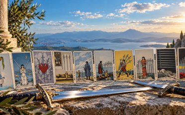 Naipe de Espadas no tarot: hist�ria, significado e as 14 cartas